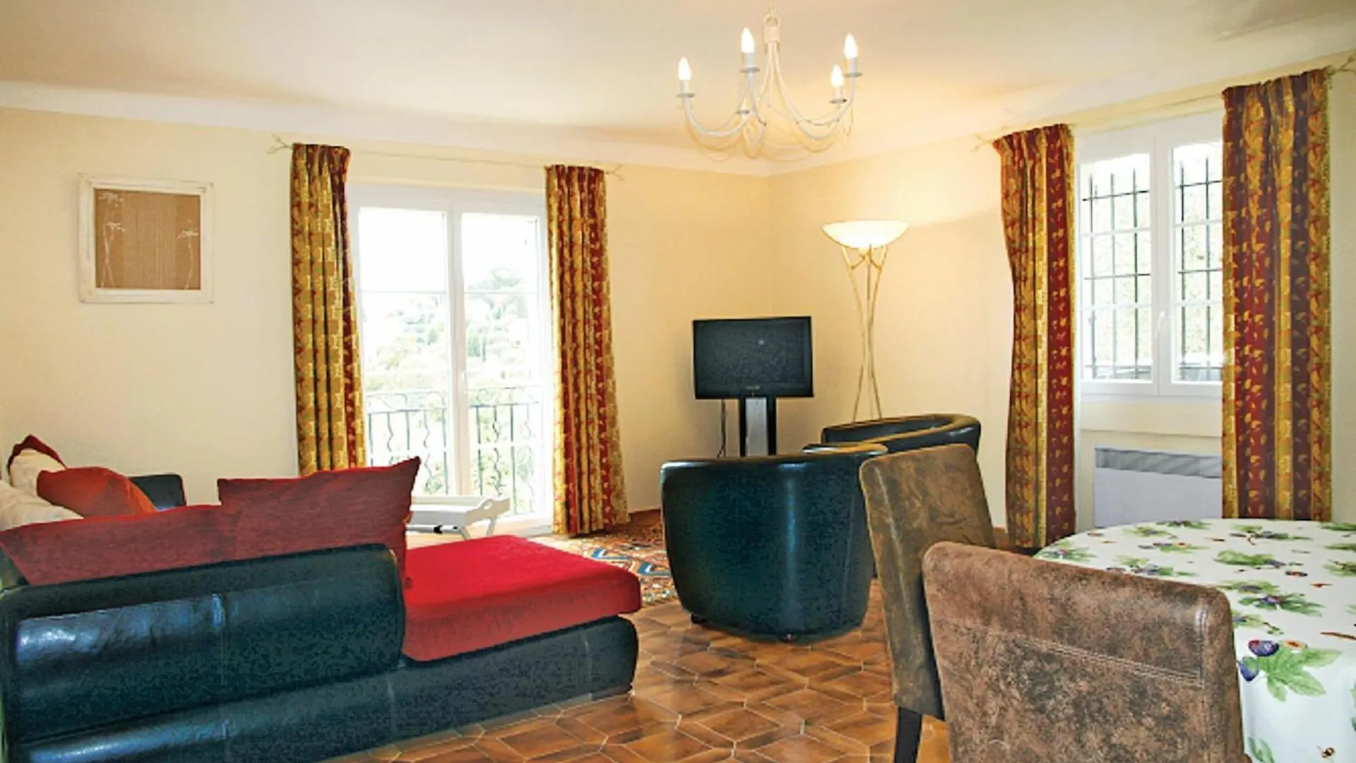 Holiday home Cozy Home In Fayence With Outdoor Swimming Pool